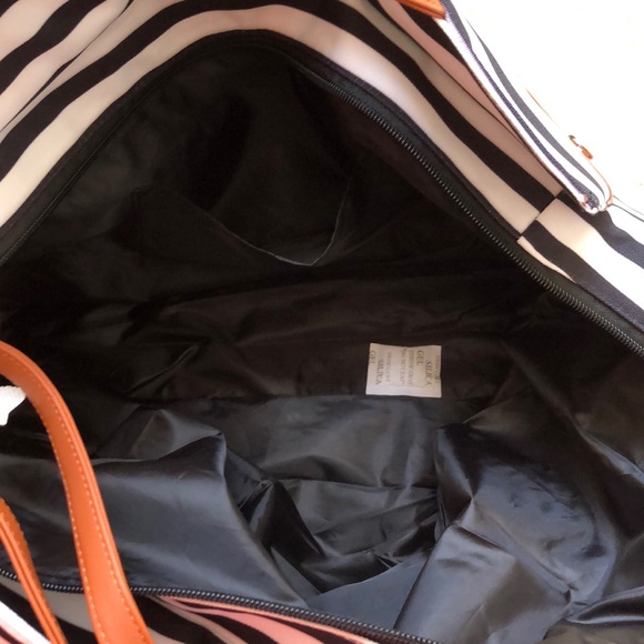 NWT Black & White Travel Tote‼️ - Picture 3 of 4